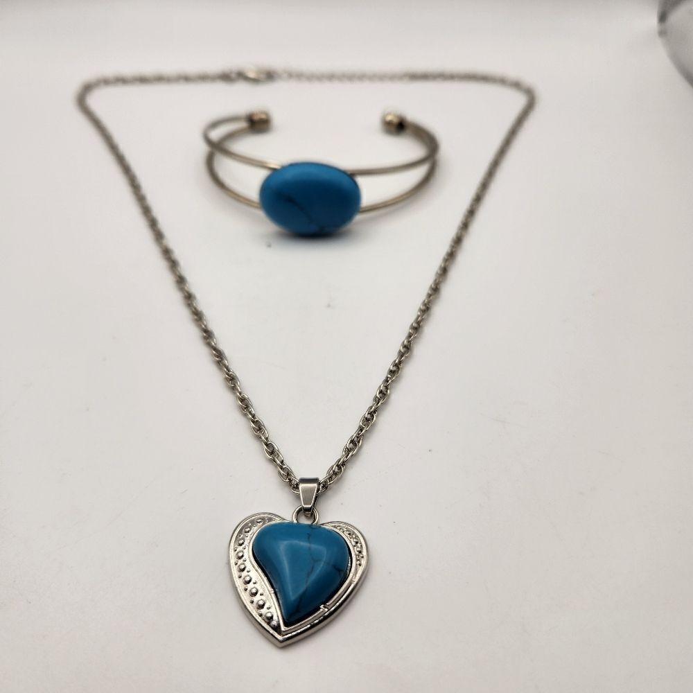 Unbranded Blue Heart Necklace and Oval Cuff Bracelet Set Silvertone